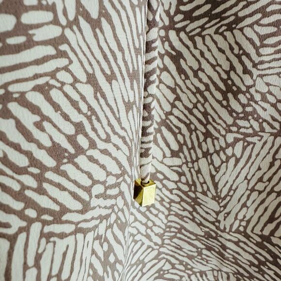 Alice & Trixie Silk Blouse XS Neutral‎ Print V-Neck $305 Retail EUC - Picture 2 of 8